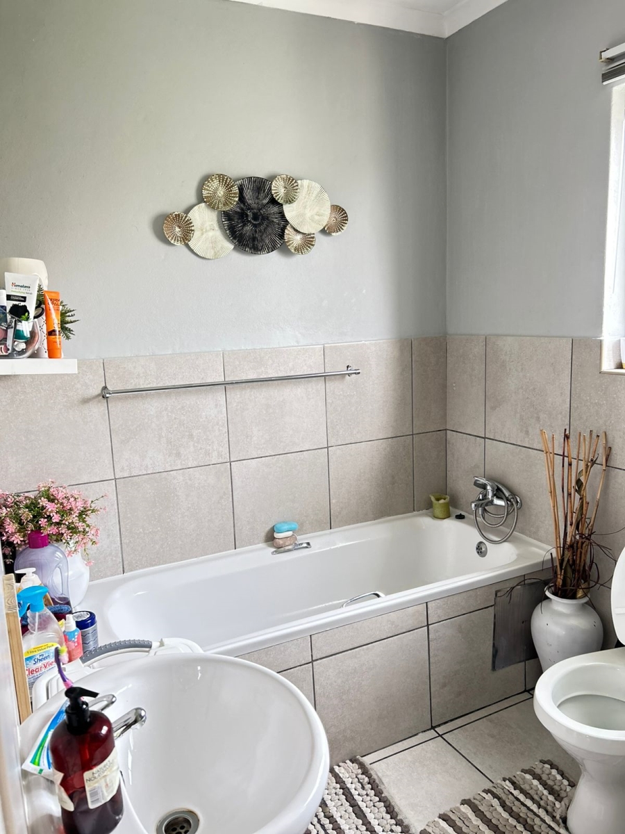 To Let 2 Bedroom Property for Rent in Waterval East North West